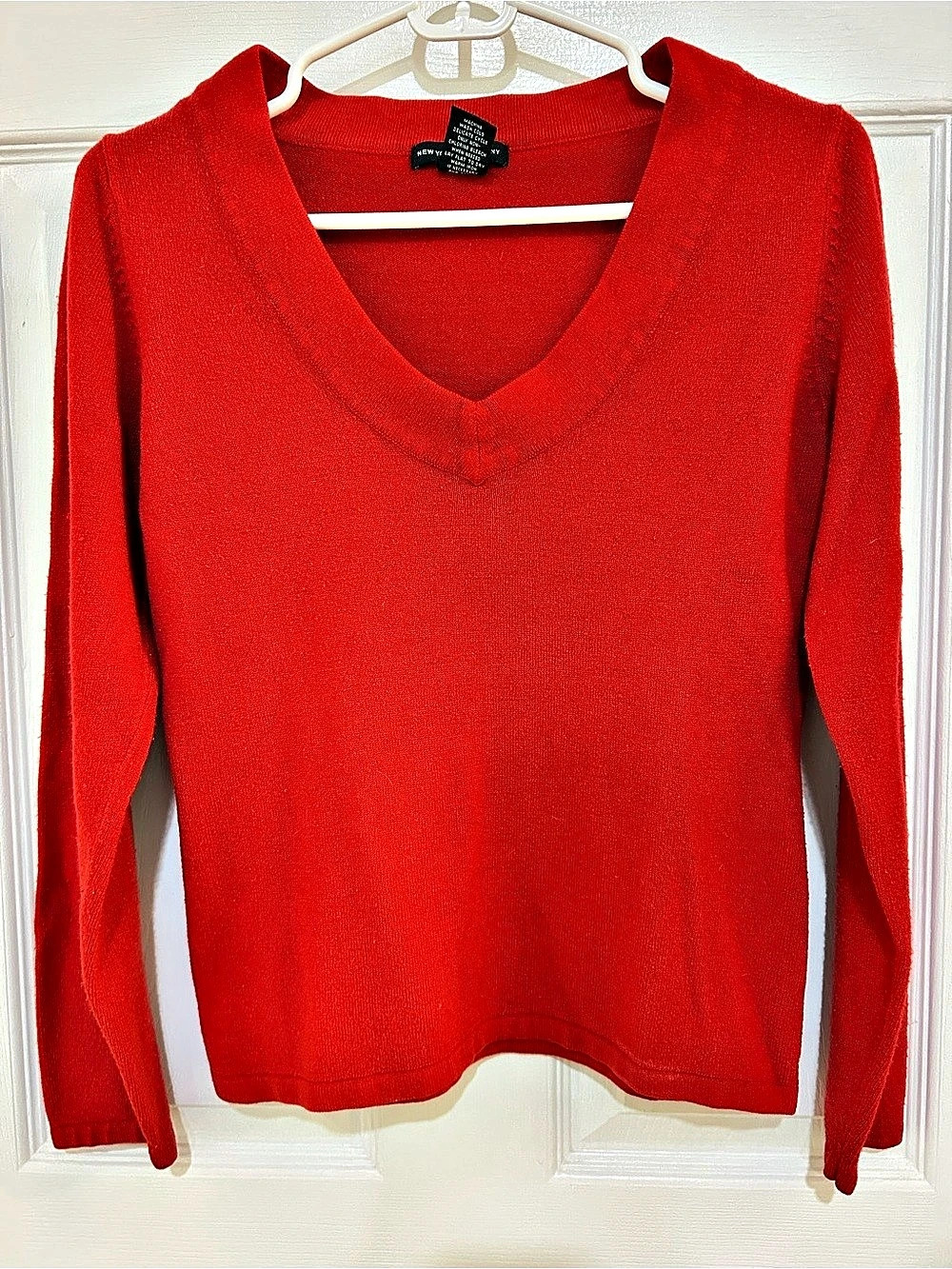 S Vintage New York & Company V-Neck Acrylic Sweater in Red Like New